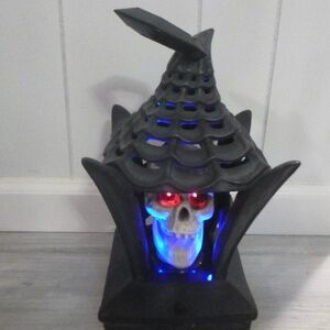 GEMMY SKULL IN IRON CAGE HALLOWEEN DECOR LIGHTS & SOUND